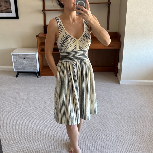 Chic and Flattering Hamptons Dress - Picture 7 of 11